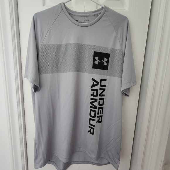 UNDER ARMOUR- Men's XL Heat Gear Loose Fit Short Sleeve - Picture 1 of 4
